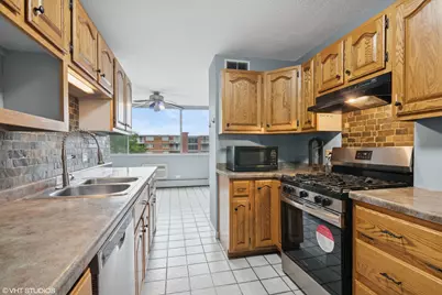 2200 S Stewart Avenue #4A, Lombard, IL 60148 - Photo 3