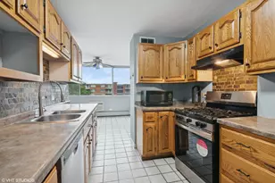 2200 S Stewart Ave, Lombard, IL 60148 - Photo 3