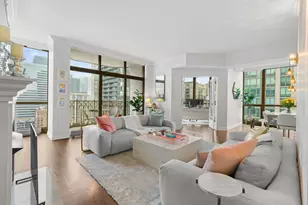 21 E Huron St, Chicago, IL 60611 - Photo 3