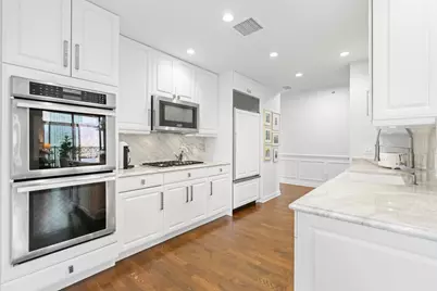 21 E Huron Street #2102, Chicago, IL 60611 - Photo 9