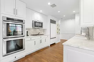 21 E Huron St, Chicago, IL 60611 - Photo 9