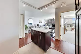 2930 N Sheridan Rd, Chicago, IL 60657 - Photo 15
