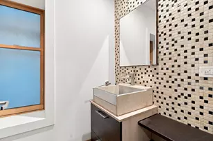 2334 W Medill Ave, Chicago, IL 60647 - Photo 11