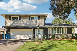 1302 E Greenwood Dr, Mount Prospect, IL 60056 - Photo 1