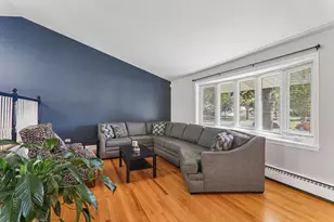 1302 E Greenwood Dr, Mount Prospect, IL 60056 - Photo 11
