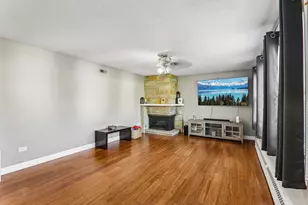 1302 E Greenwood Dr, Mount Prospect, IL 60056 - Photo 9