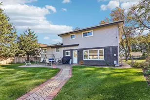 1302 E Greenwood Dr, Mount Prospect, IL 60056 - Photo 35