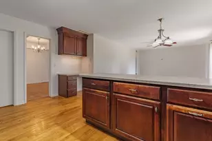 212 Wellington Ave, Elk Grove Village, IL 60007 - Photo 9