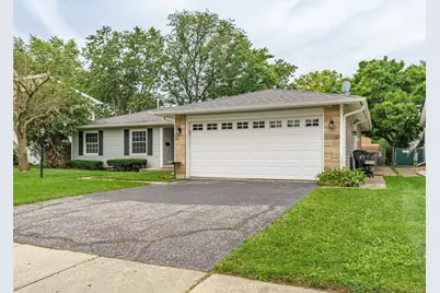 212 Wellington Avenue, Elk Grove Village, IL 60007 - Photo 3