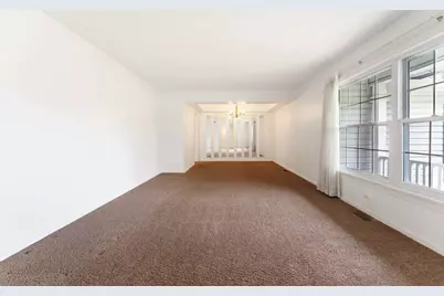 212 Wellington Avenue, Elk Grove Village, IL 60007 - Photo 5