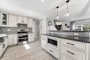 748 Milbeck Ct, Elk Grove Village, IL 60007 - Photo 9