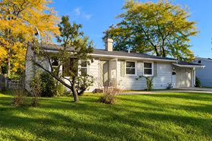 29 Alameda Dr, Carpentersville, IL 60110 - Photo 3