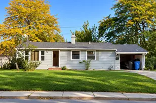 29 Alameda Dr, Carpentersville, IL 60110 - Photo 1