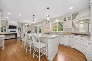 344 Hambletonian Dr, Oak Brook, IL 60523 - Photo 15