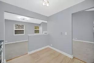 37 Ashburn Ct, Schaumburg, IL 60194 - Photo 3