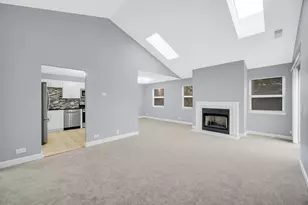 37 Ashburn Ct, Schaumburg, IL 60194 - Photo 9