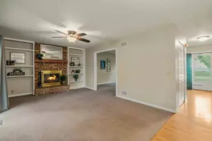 5481 Parkside Ct, Gurnee, IL 60031 - Photo 9