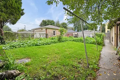 3327 N Hamlin Avenue, Chicago, IL 60618 - Photo 29