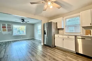 609 W 10th St, Sterling, IL 61081 - Photo 11