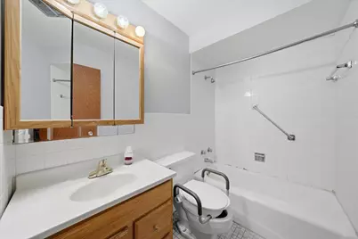 9717 S Keeler Avenue #109, Oak Lawn, IL 60453 - Photo 7