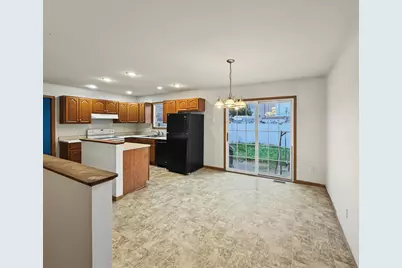 110 Fleming Court #110, Watseka, IL 60970 - Photo 3