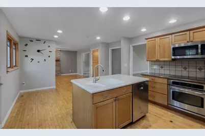 697 Fox Hollow, Dekalb, IL 60115 - Photo 15