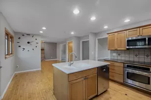 697 Fox Hollow, Dekalb, IL 60115 - Photo 15