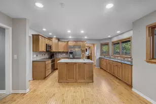697 Fox Hollow, Dekalb, IL 60115 - Photo 13