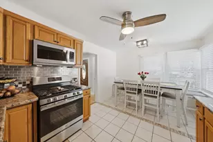 2115 Halsey Dr, Des Plaines, IL 60018 - Photo 9