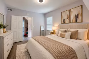 1957 E 72nd St, Chicago, IL 60649 - Photo 5