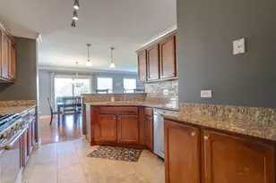 680 Acadia Cir, Crystal Lake, IL 60014 - Photo 11