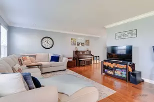 680 Acadia Cir, Crystal Lake, IL 60014 - Photo 5
