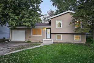 1716 Parklane Ave, McHenry, IL 60050 - Photo 1
