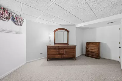 110 Elmtree Court, Saint Charles, IL 60174 - Photo 23