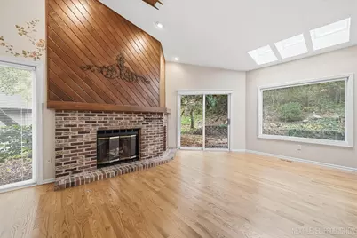 110 Elmtree Court, Saint Charles, IL 60174 - Photo 9