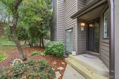 110 Elmtree Court, Saint Charles, IL 60174 - Photo 3