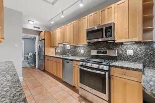 6436 N Damen Ave, Chicago, IL 60645 - Photo 9