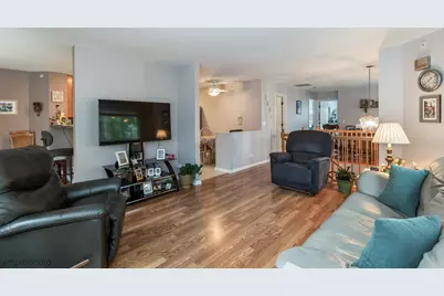 190 Lucerne Court, Wheeling, IL 60090 - Photo 3