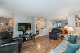 190 Lucerne Ct, Wheeling, IL 60090 - Photo 3