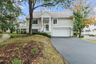 190 Lucerne Ct, Wheeling, IL 60090 - Photo 1