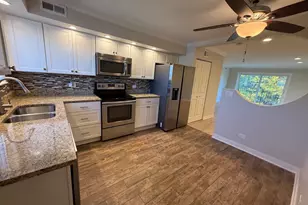 9386 Bay Colony Dr, Des Plaines, IL 60016 - Photo 3