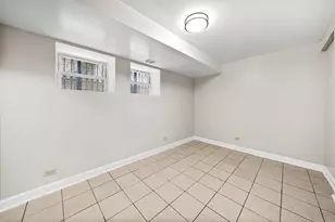 3637 W Oakdale Ave, Chicago, IL 60618 - Photo 13