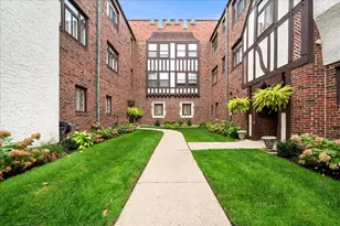 1097 Merrill St, Winnetka, IL 60093 - Photo 1