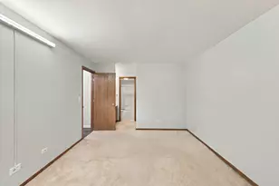 2107 Southwind Cir, Schaumburg, IL 60194 - Photo 9