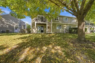 2107 Southwind Cir, Schaumburg, IL 60194 - Photo 17