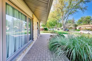 655 Flagstaff Ln, Hoffman Estates, IL 60169 - Photo 3