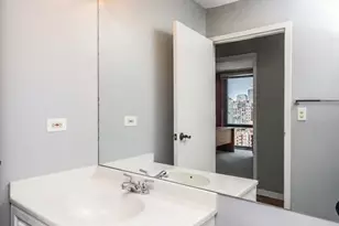 111 W Maple St, Chicago, IL 60610 - Photo 13
