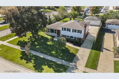 724 S Crestwood Lane, Mount Prospect, IL 60056 - Photo 3