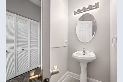 327 E 17th Street, Chicago, IL 60616 - Photo 17