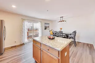 1612 Fox Run Dr, Arlington Heights, IL 60004 - Photo 13